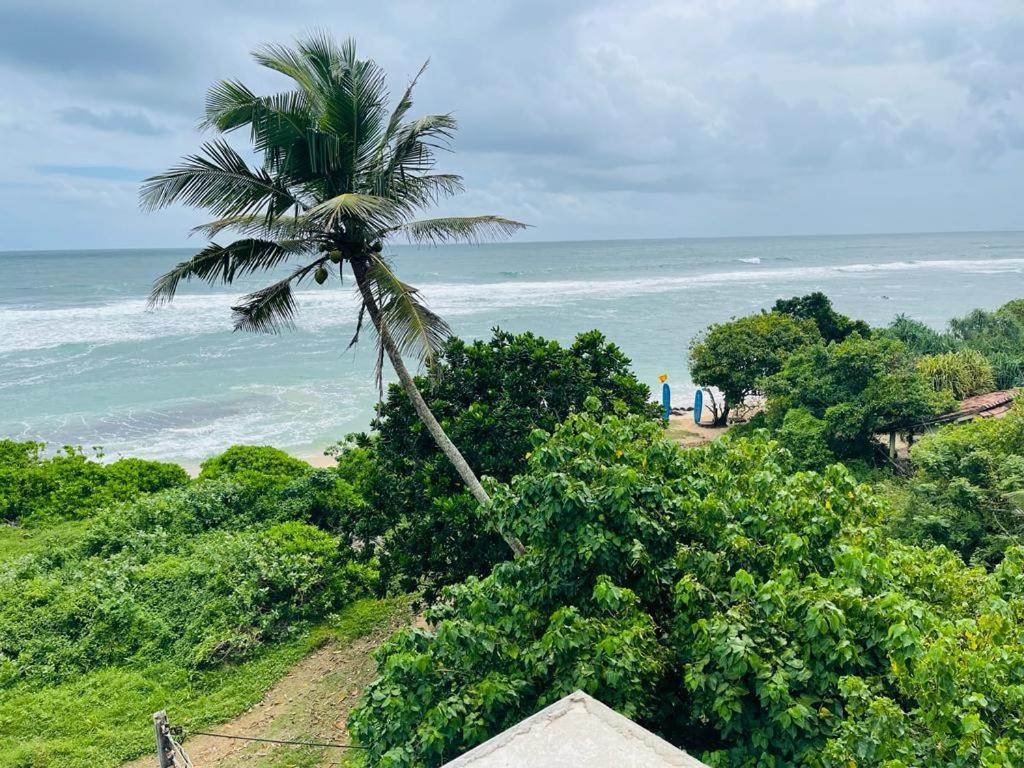 Hotel Blue Waves Ocean Mirissa Exterior foto