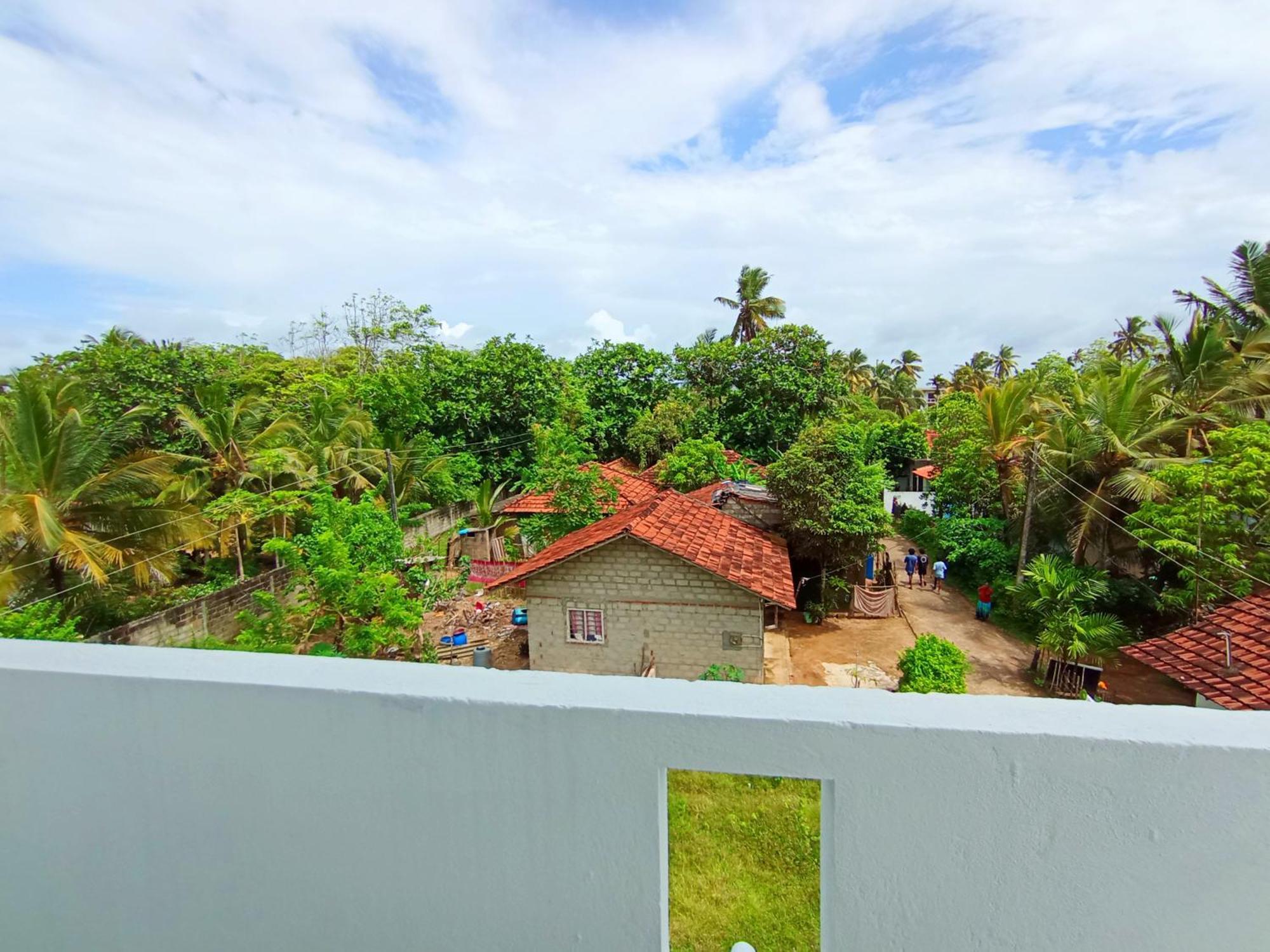 Hotel Blue Waves Ocean Mirissa Exterior foto